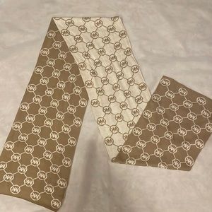 Micheal Kors, 64 inches,